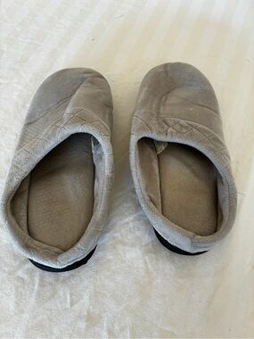 Well Worn Women’s Cozy Slip-On House Shoes - Gray